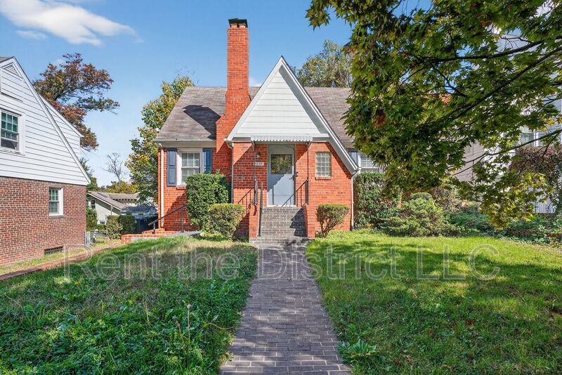Primary Photo - 3225 Chestnut St NE