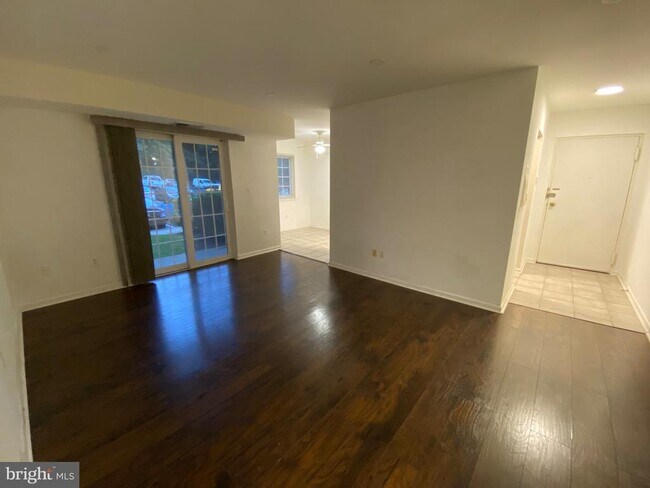 Foto del edificio - 1531 Colonial Dr