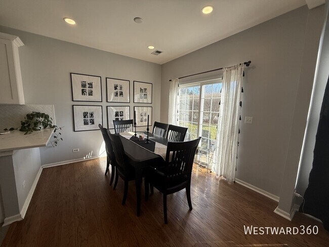 Foto del edificio - 610 Lakeridge Ct