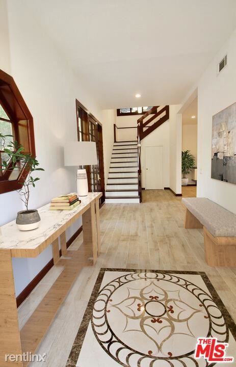 Foto del edificio - 4 br, 5 bath House - 19567 Oxnard St