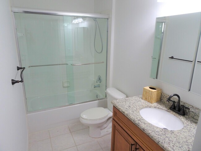 Building Photo - 2040 Greenview Shores Blvd