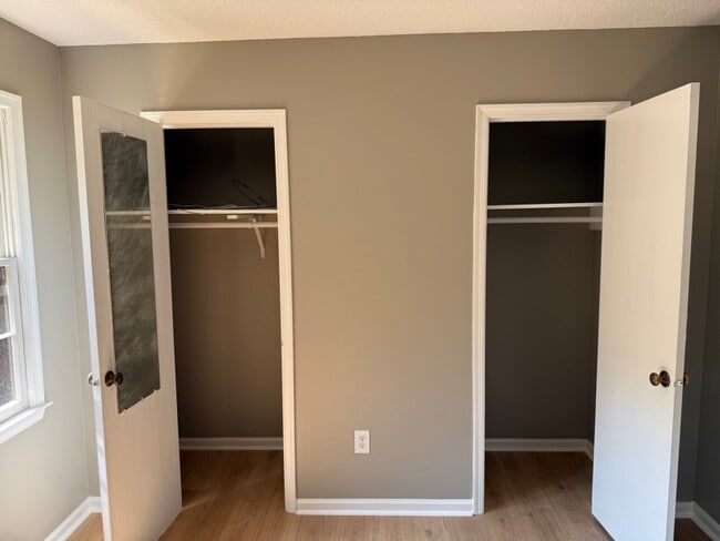 Building Photo - 1405 Harth Dr