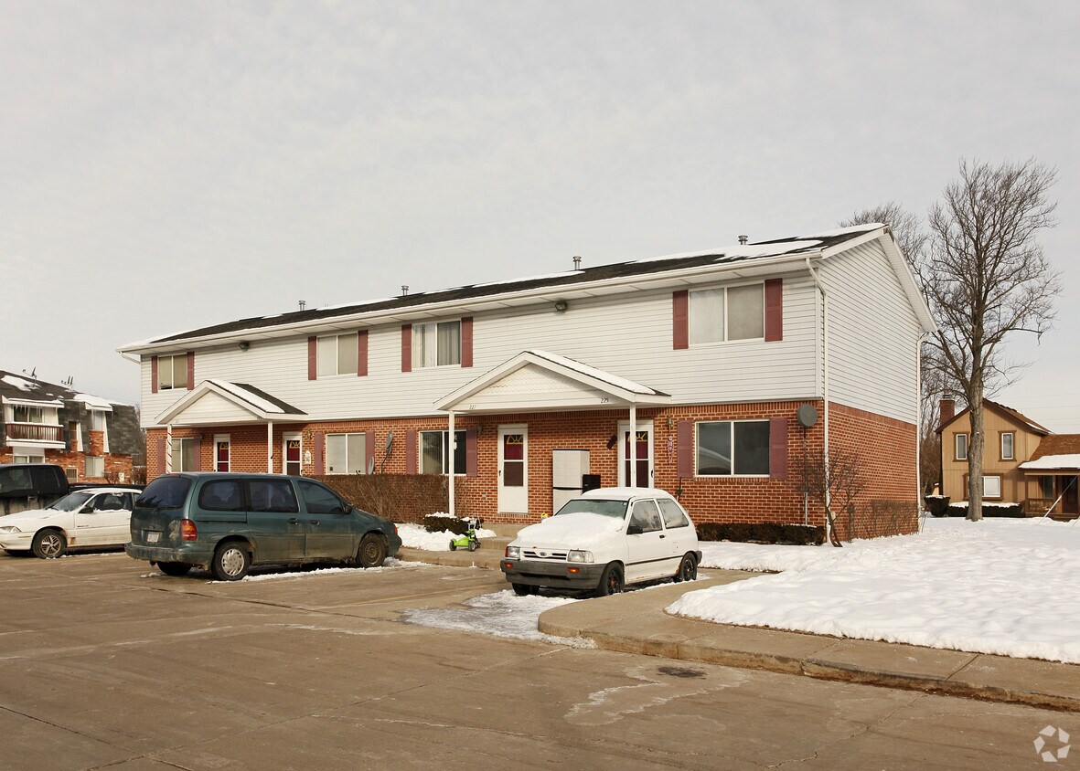 211231 Dexter St, Pinckney, MI 48169 Apartments in Pinckney, MI
