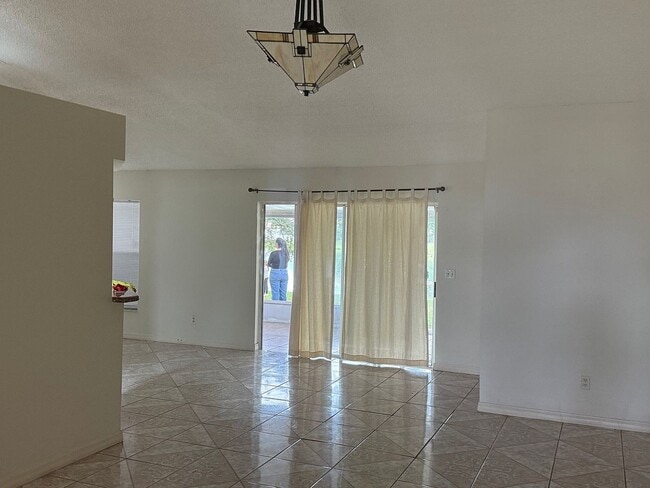 Building Photo - 2014 Chelam Way