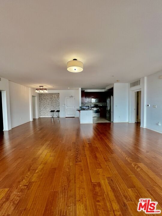 Foto del edificio - 629 Traction Ave