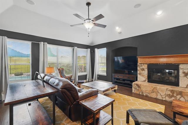 Building Photo - 10701 Los Rios Dr