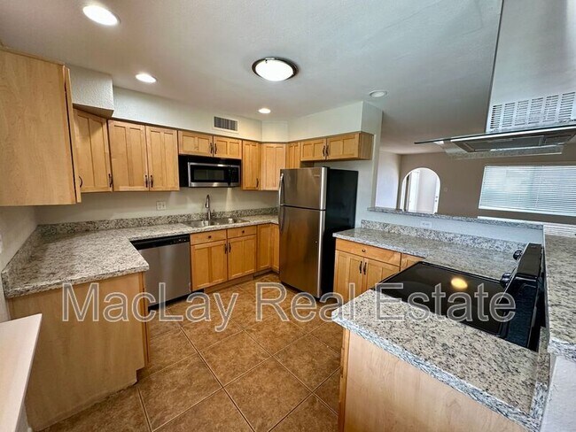 Building Photo - 1441 E Diamond Dr