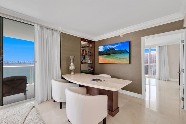 Building Photo - 1800 N Bayshore Dr