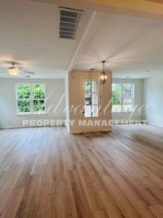 Building Photo - Gorgeous Home For Rent - All appliances in...