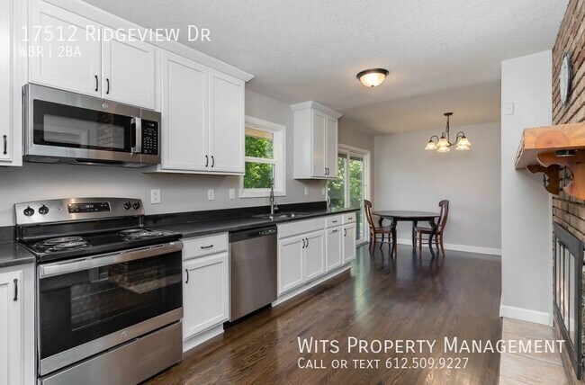 Building Photo - Beautiful Minnetonka Home