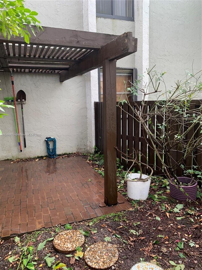 Foto del edificio - 10010 NW 9th St Cir