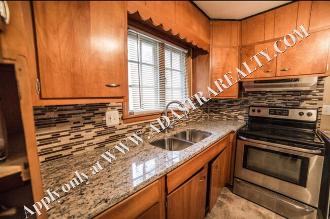 Building Photo - Nice Home in Independence-Available NOW!!