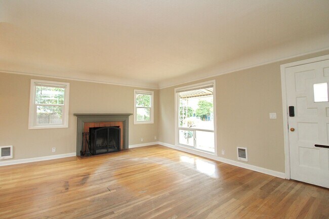 Building Photo - 7805 SE Flavel St