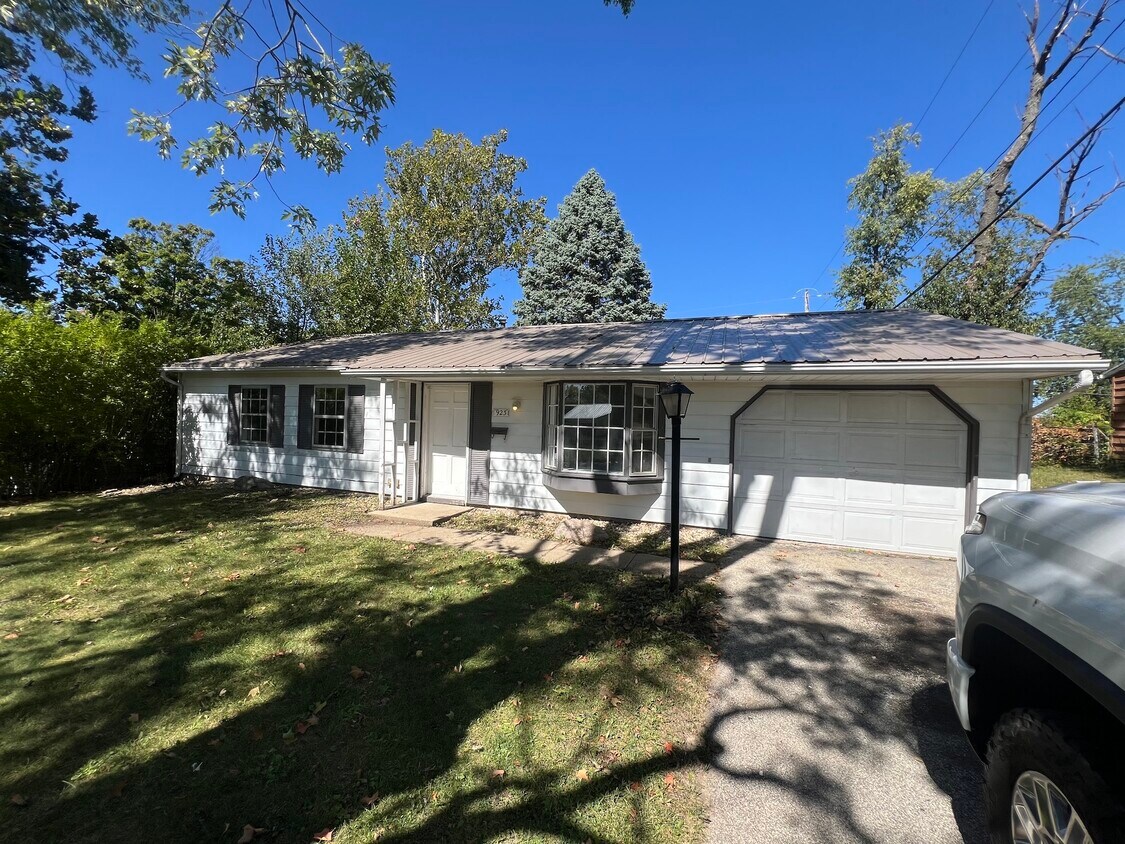 Foto principal - 923 Hillside Dr