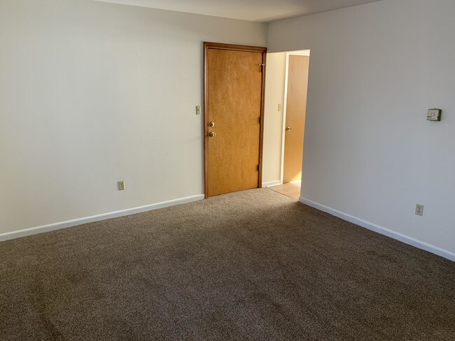 Building Photo - 2816 Leeway Dr