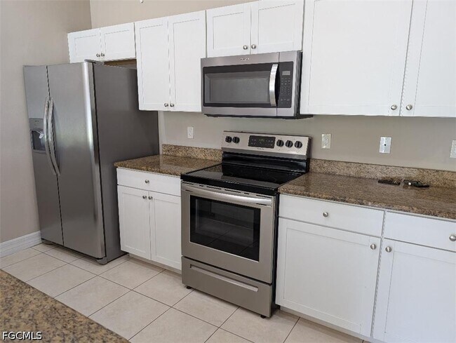 Building Photo - 4407 SW 8th Ct