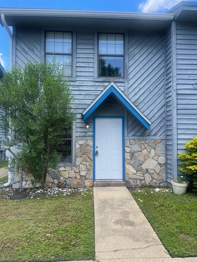 Building Photo - 1325 Greendale Ave
