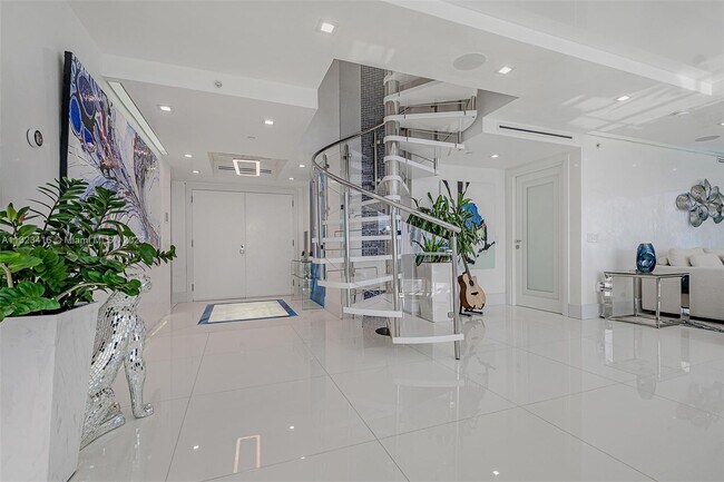 Building Photo - 17555 Collins Ave