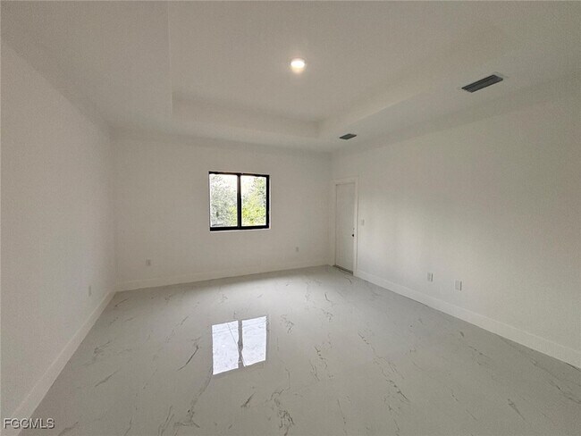 Foto del edificio - 729 Lamar St E