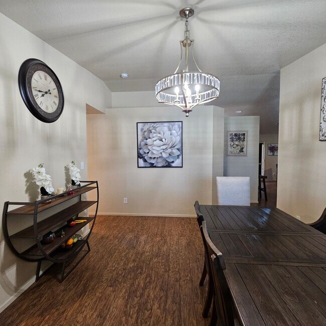 Building Photo - 4174 S Sunflower Dr