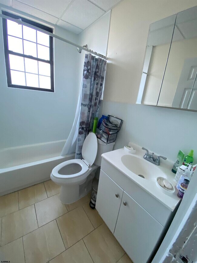 Foto del edificio - 2 S Bartram Ave