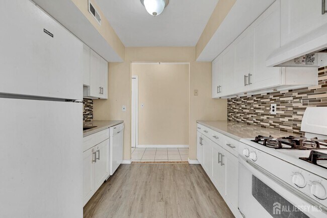 Building Photo - 275 Alpine Way