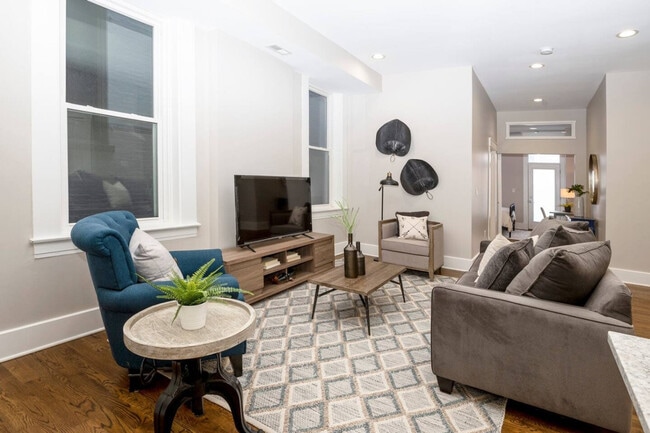 Building Photo - 800 Broadway-SI ID1624839P