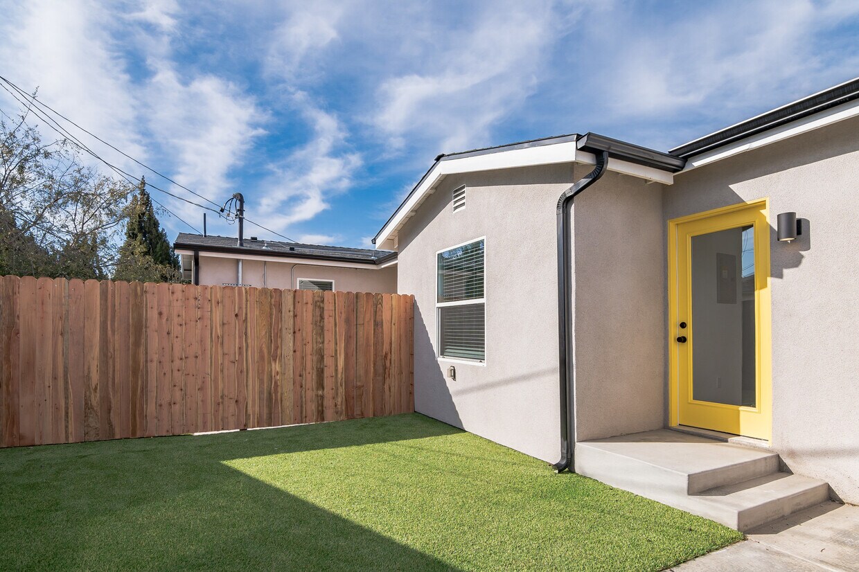 Primary Photo - 8460 Kittyhawk Ave