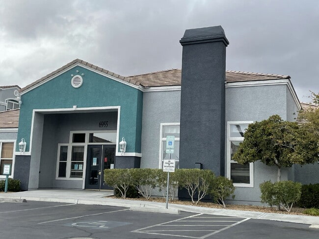 Building Photo - 1 Bed 1 Bath with ALL Appliances