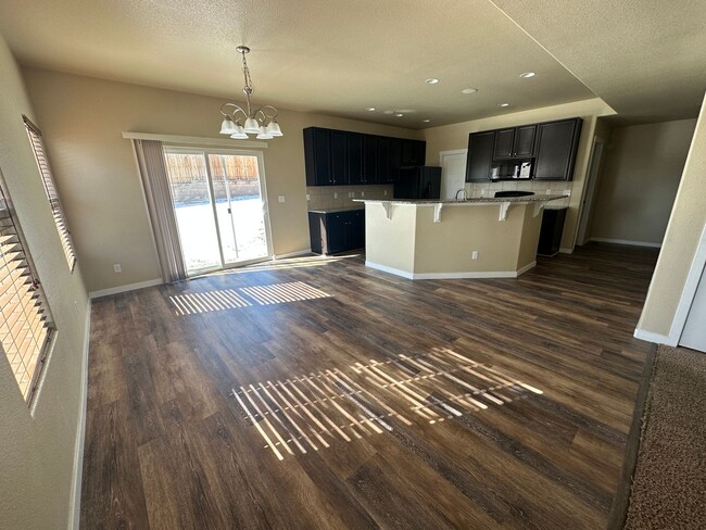 Building Photo - SPACIOUS 4 BEDROOM HOME WITH A 4 CAR TANDE...