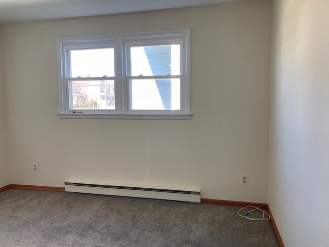 Building Photo - 5 Bayview Pl