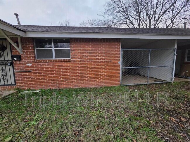 Building Photo - 804 W 45th St