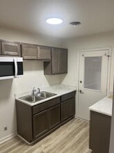 Building Photo - 105 N Russell St