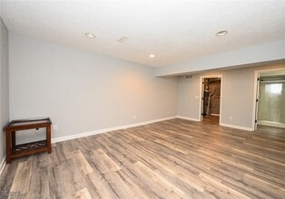 Building Photo - 655 Almas Ct