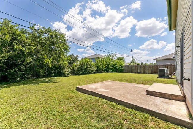 Building Photo - 1308 Water Spaniel Way