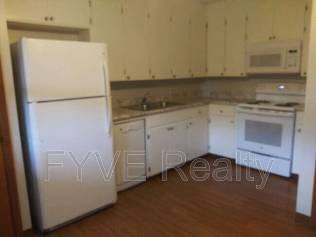 Foto del edificio - 31810 Bainbridge Rd