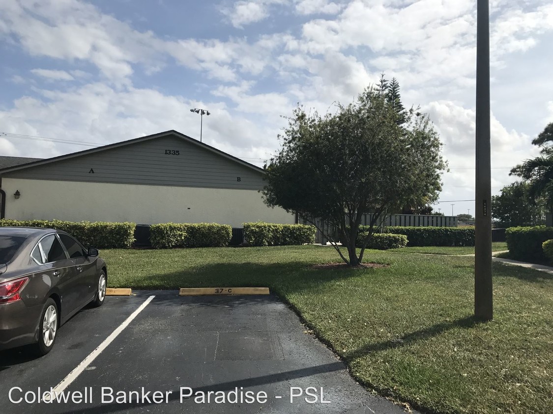 Primary Photo - 1335 Peppertree Trl