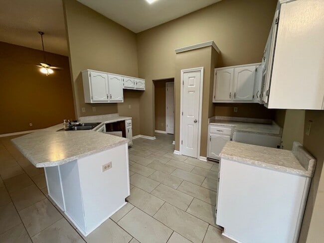 Building Photo - Renovated 3 Bedroom 2 Bath Home with 2 Car Garage for Rent!!