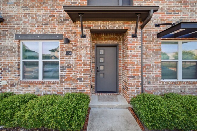 Building Photo - 1451 Associates Ave