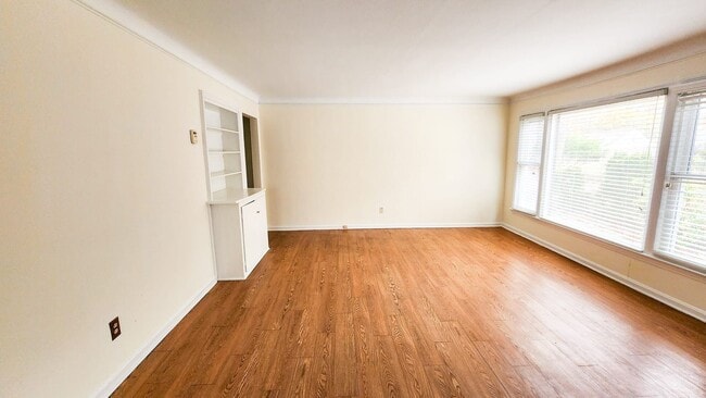 Building Photo - Move in ready!