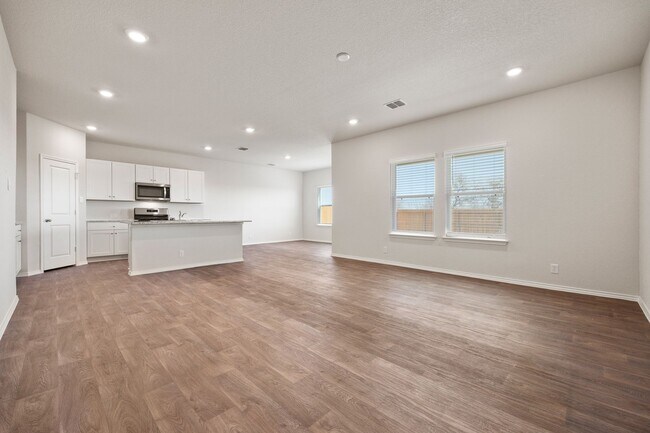 Building Photo - Like New Home in Golf Course Community!!!