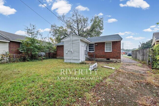 Building Photo - Berclair Beauty: Newly Renovated 3 Bed, 2 Full Bath Gem in 38122!