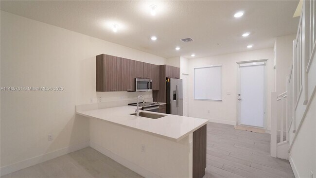 Building Photo - 10270 NW 66th St
