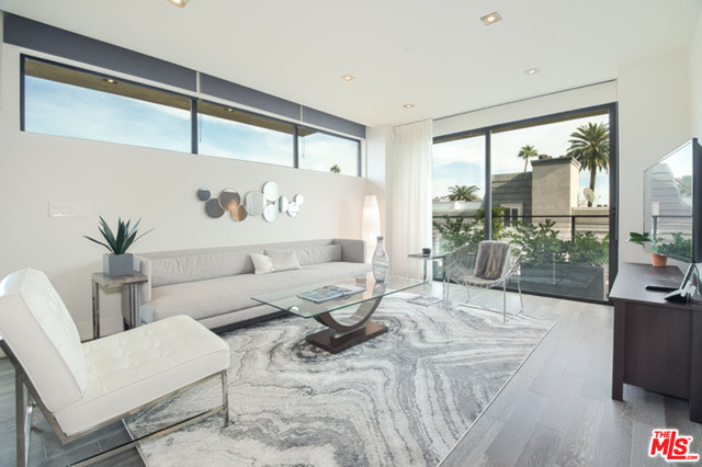 Foto del edificio - 432 N Oakhurst Dr