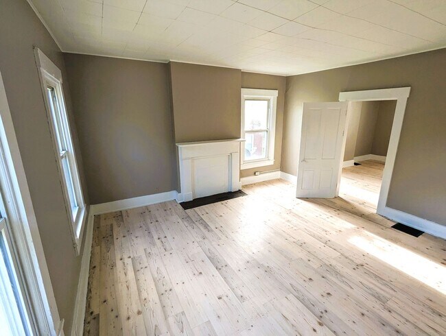 Building Photo - 1215 Laidlaw Ave