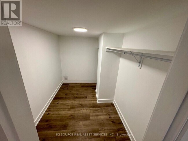 Building Photo - 8 Redkey Dr