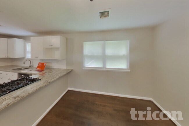 Foto del edificio - 3814 Collier Rd