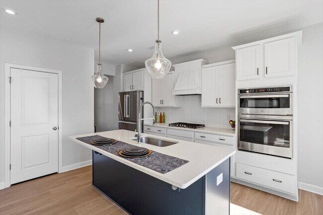 Foto del edificio - 128 Highland Grv Wy