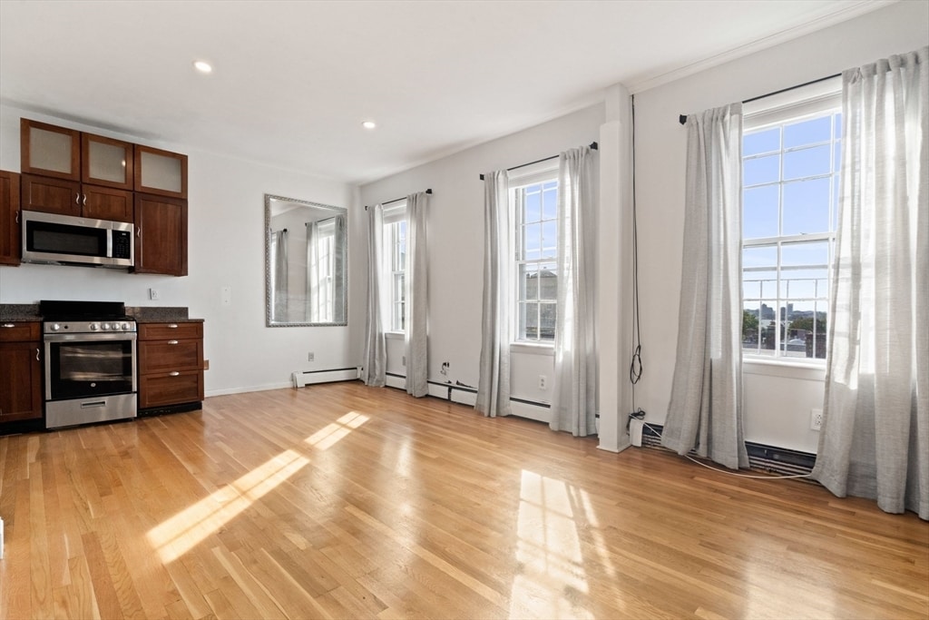 Primary Photo - 64 W Cedar St