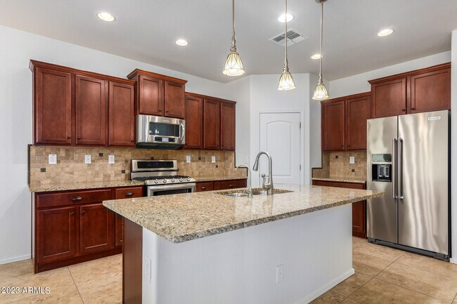 Foto del edificio - 26727 N 14th Ln